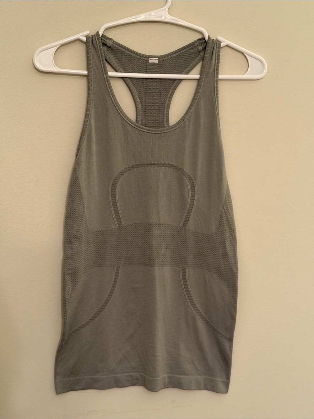 Lululemon Swiftly Tech Tank size 2 in Gray